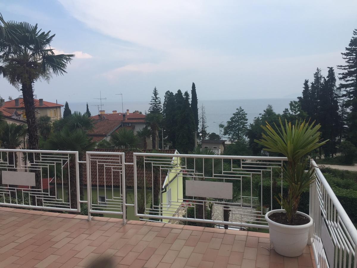 Apartmani Villa Christina Ičići Eksteriør bilde